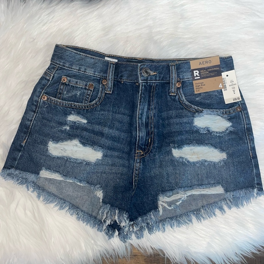 Aero Vintage High Rise Shorty 2.5” shorts, Size 4